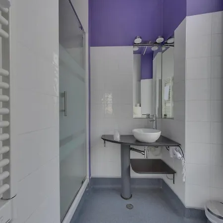 Du Centre Hotel 2*